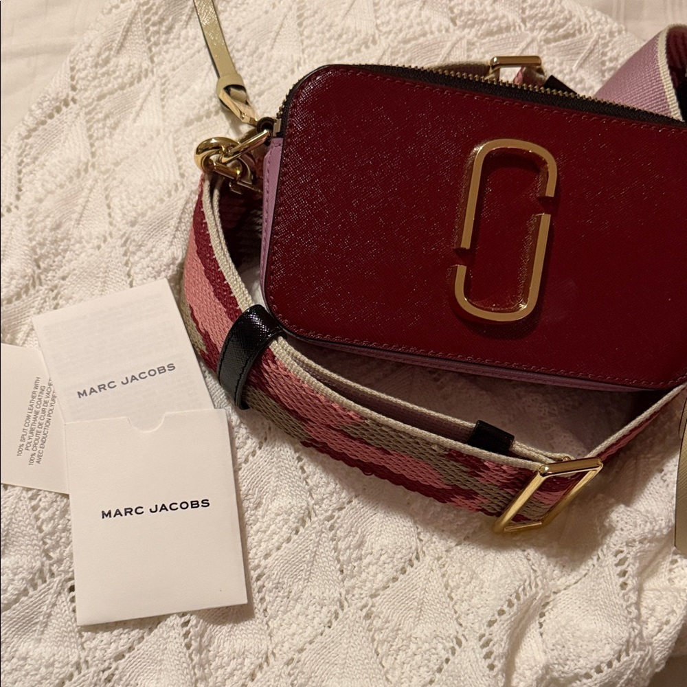 MARC JACOBS
Saffiano Small Snapshot Camera Bag Burgundy Pink - Picture 6 of 6